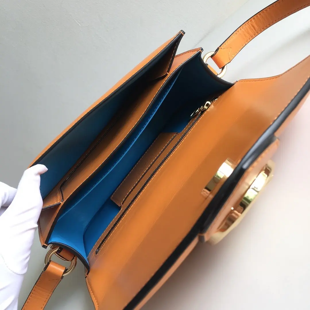 lv circle lv pont 9 gold m55946 10 lv circle lv pont 9 gold m55946 10