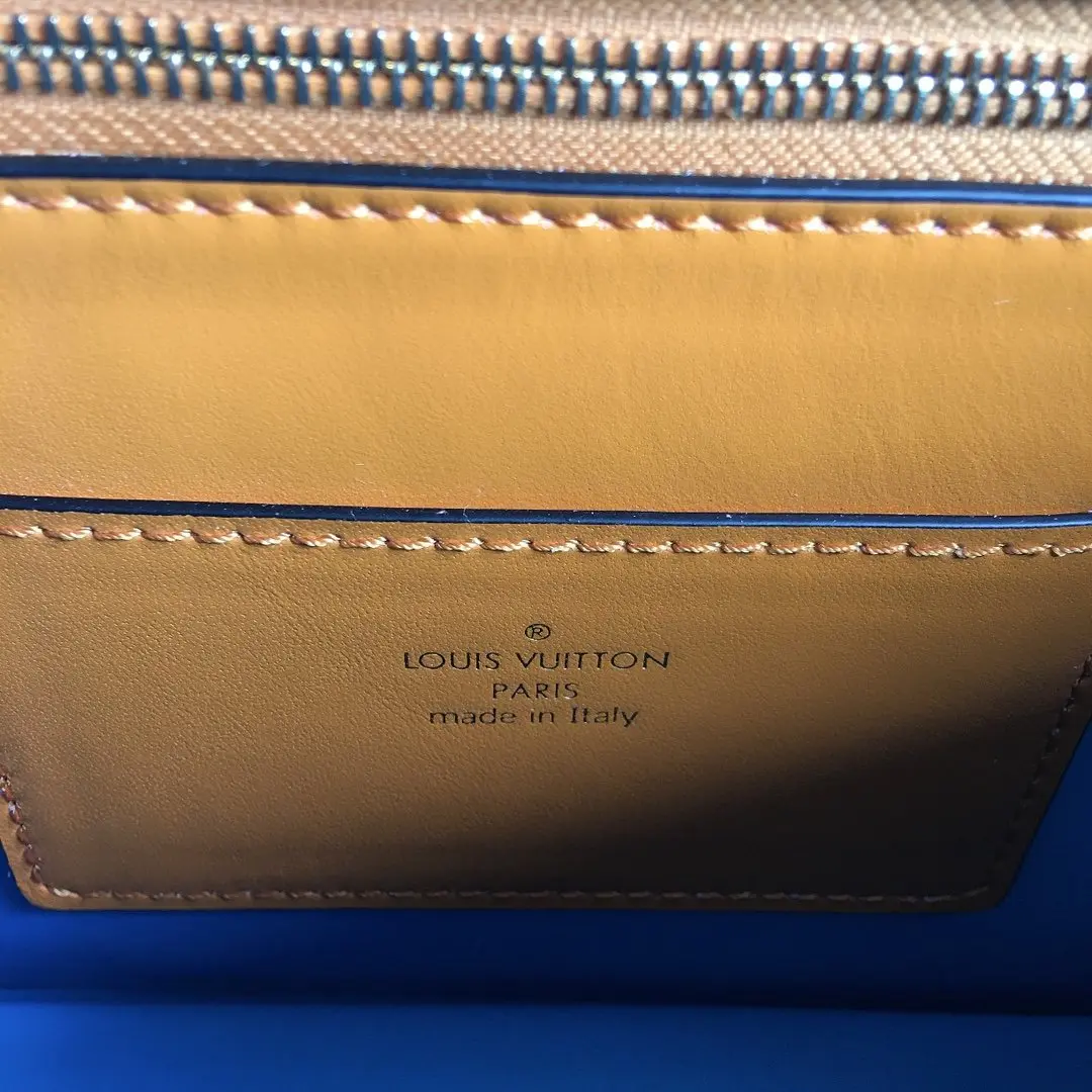 lv circle lv pont 9 gold m55946 11 lv circle lv pont 9 gold m55946 11