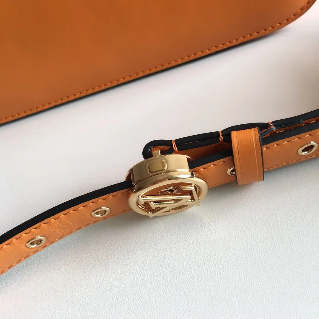 lv circle lv pont 9 gold m55946 8 lv circle lv pont 9 gold m55946 8