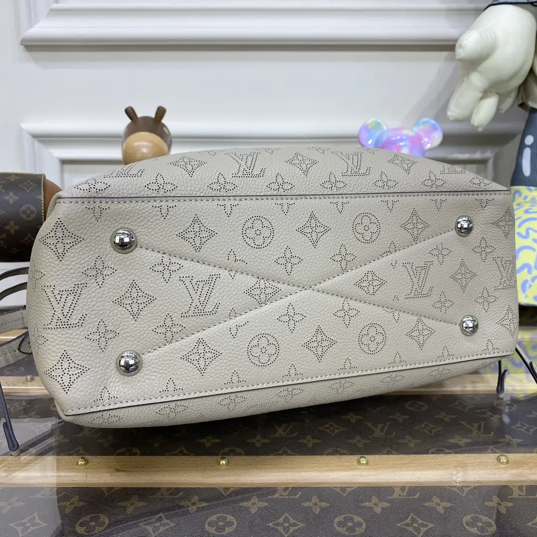mahina calf bella tote m59203 7