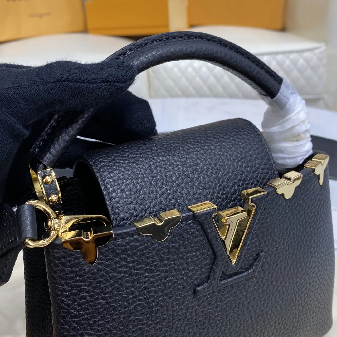 taurillon capucines mini black m56669 3